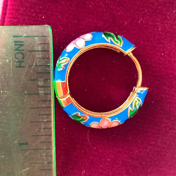 🌟 Red or Blue Flowers Hoop Earrings - Picture 6 of 6